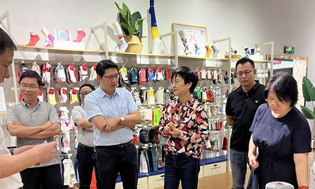 浙江省纺织工程学会专家科技团到访浙江amjs澳金沙门集团江山基地调研交流